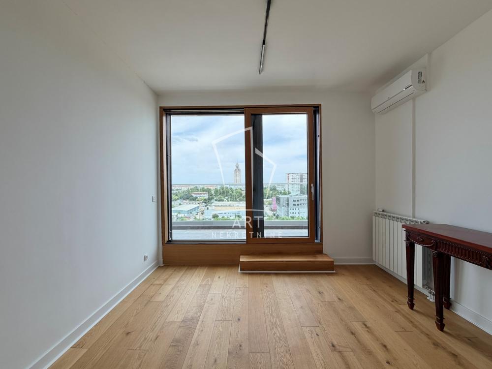 Stan na prodaju u Beogradu, Novi Beograd, cetvorosoban, 119m2, cena 530000 evra