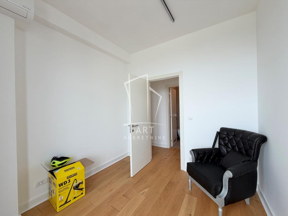 Stan na prodaju u Beogradu, Novi Beograd, cetvorosoban, 119m2, cena 530000 evra