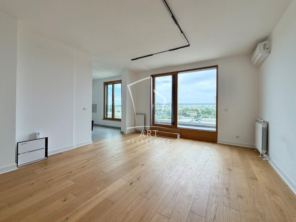 Stan na prodaju u Beogradu, Novi Beograd, cetvorosoban, 119m2, cena 530000 evra