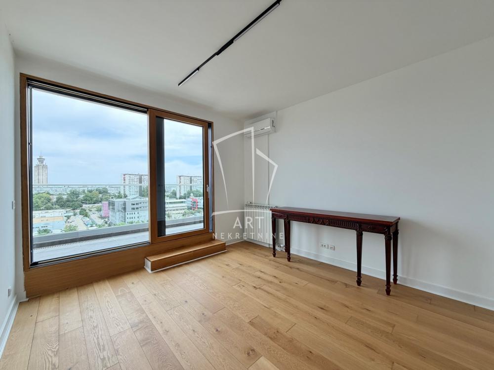 Stan na prodaju u Beogradu, Novi Beograd, cetvorosoban, 119m2, cena 530000 evra