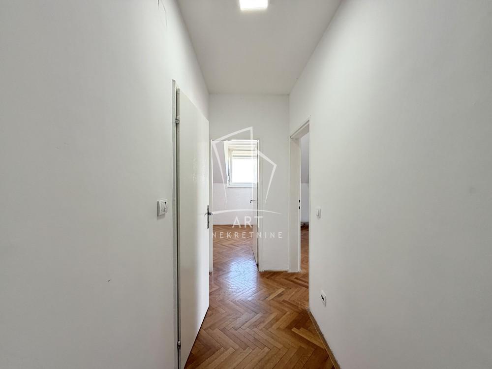 Stan na prodaju u Beogradu, Čukarica, trosoban, 55m2, cena 170000 evra