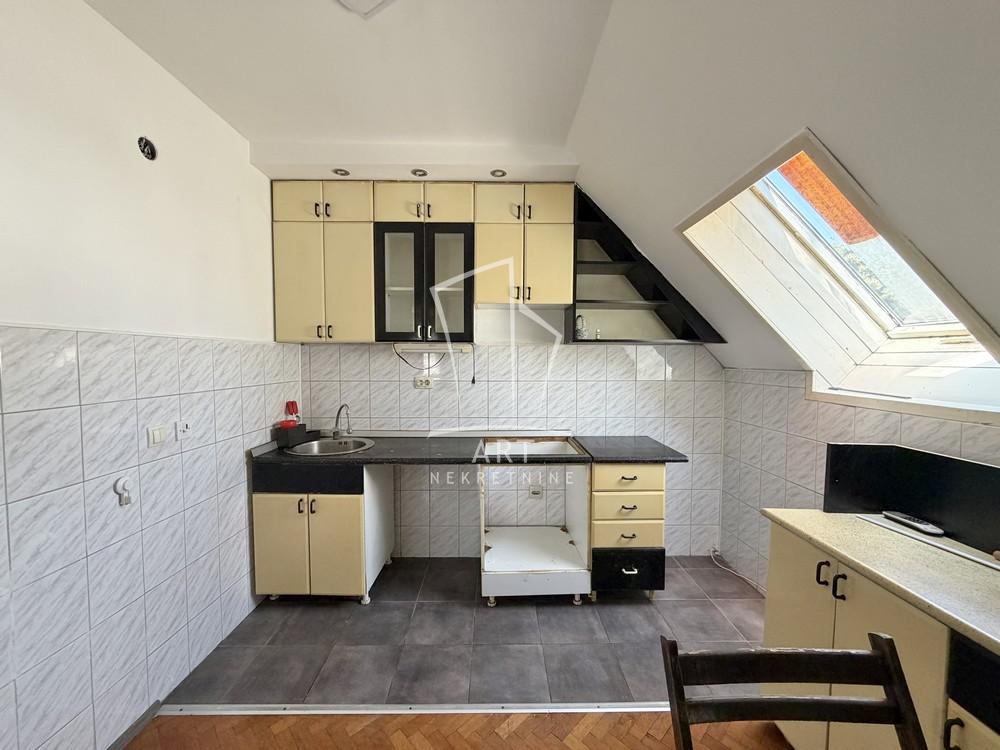 Stan na prodaju u Beogradu, Čukarica, trosoban, 55m2, cena 170000 evra