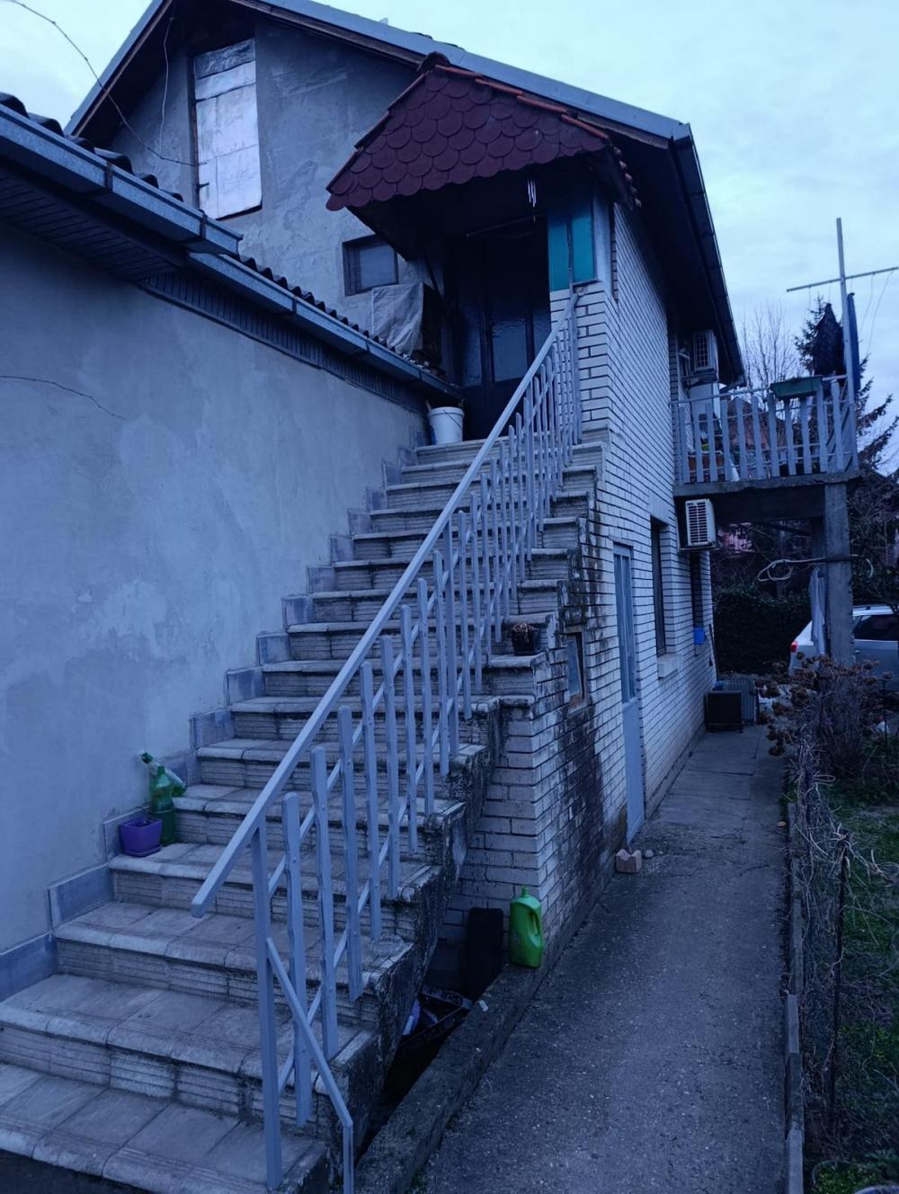 Stan na prodaju u Beogradu, Surčin, 209m2, cena 260000 evra