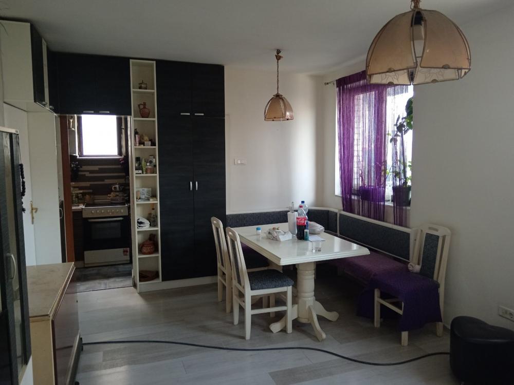 Stan na prodaju u Beogradu, Surčin, 209m2, cena 260000 evra