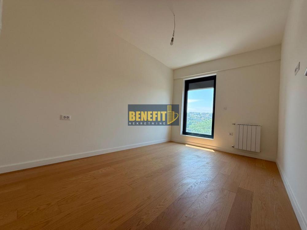 Stan na prodaju u Beogradu, Dušanovac, trosoban, 66m2, cena 266000 evra