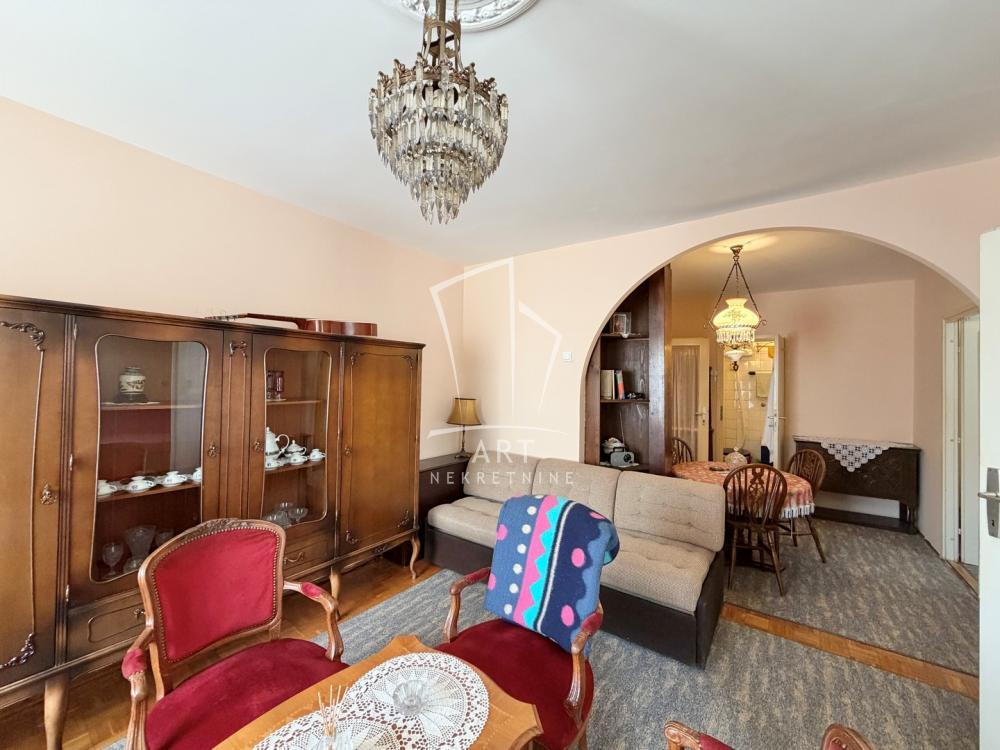 Stan na prodaju u Beogradu, Novi Beograd, troiposoban, 77m2, cena 255000 evra