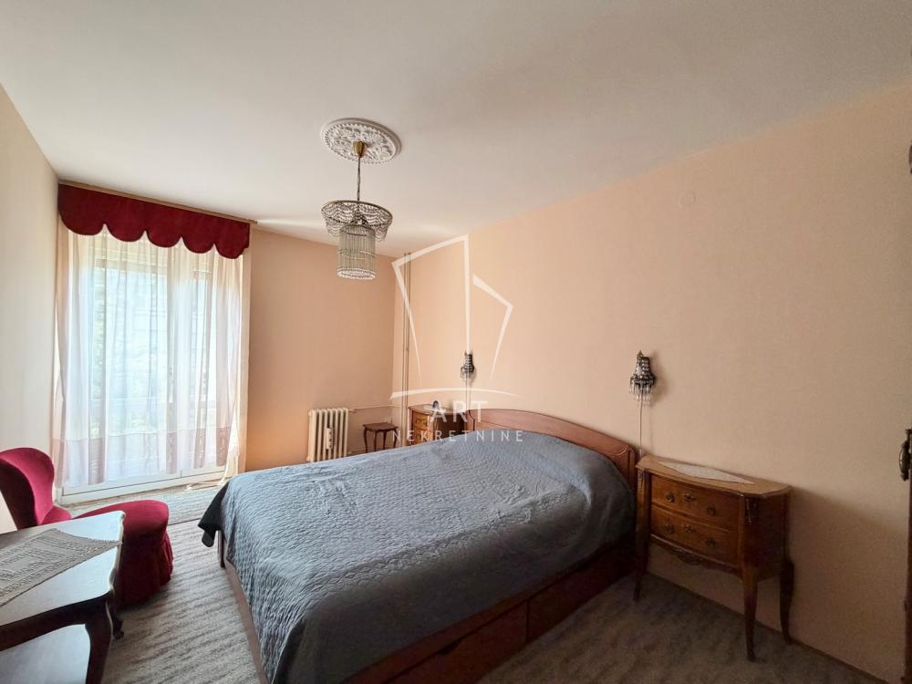 Stan na prodaju u Beogradu, Novi Beograd, troiposoban, 77m2, cena 255000 evra