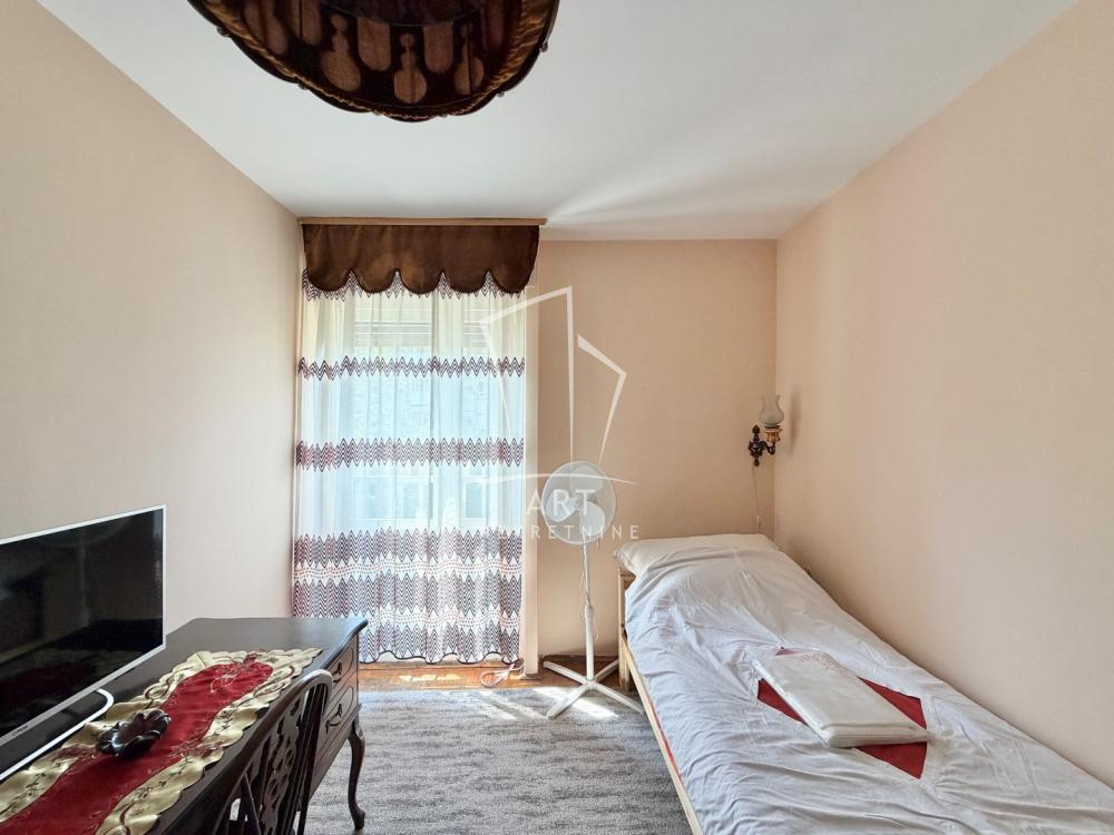 Stan na prodaju u Beogradu, Novi Beograd, troiposoban, 77m2, cena 255000 evra