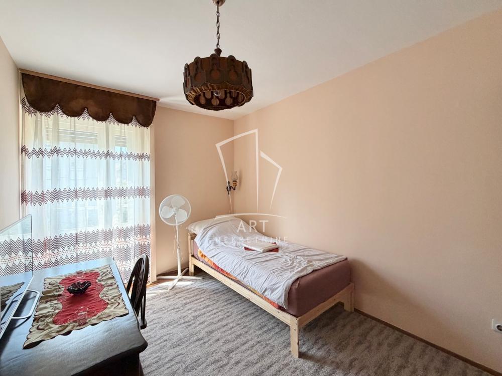Stan na prodaju u Beogradu, Novi Beograd, troiposoban, 77m2, cena 255000 evra