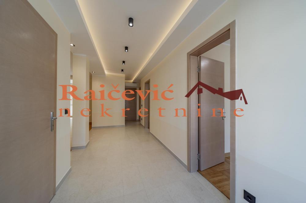 Stan na prodaju u Beogradu, Voždovac, 123m2, cena 369000 evra