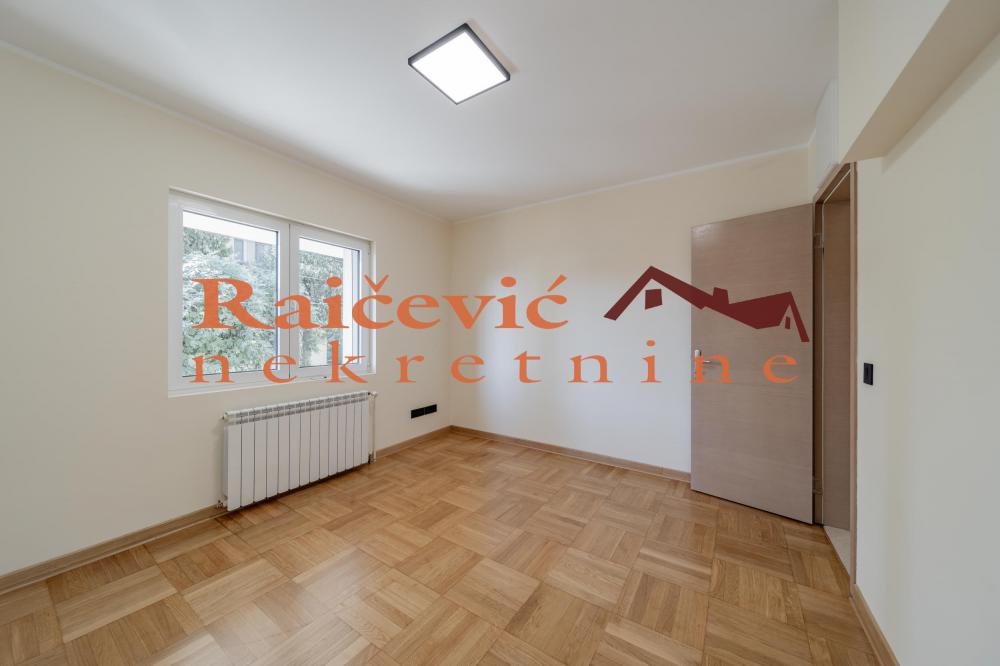 Stan na prodaju u Beogradu, Voždovac, 123m2, cena 369000 evra