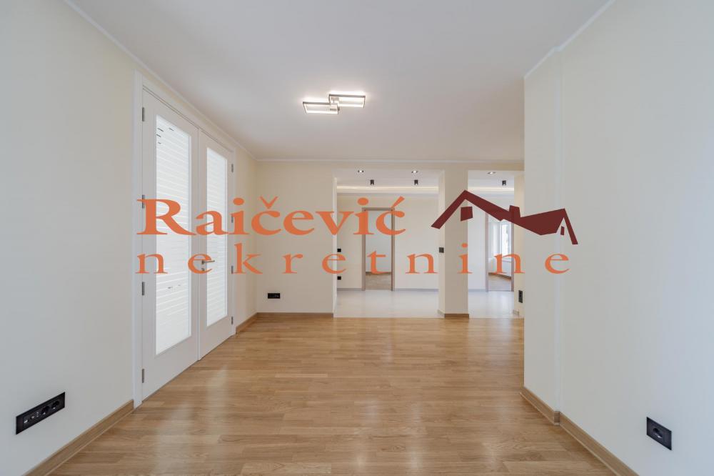 Stan na prodaju u Beogradu, Voždovac, 123m2, cena 369000 evra