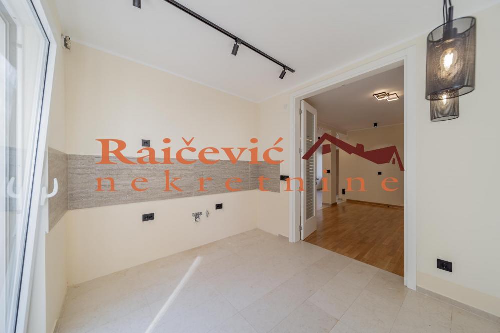 Stan na prodaju u Beogradu, Voždovac, 123m2, cena 369000 evra