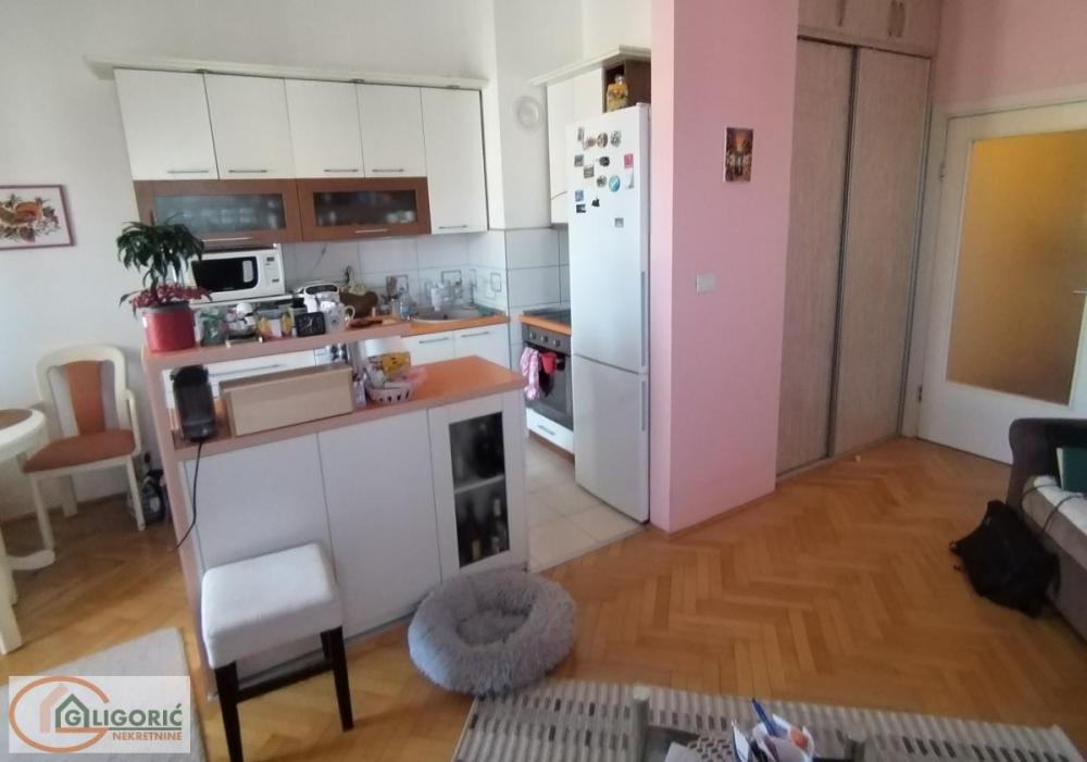 Stan na prodaju u Beogradu, Naselje Stepa Stepanović, jednoiposoban, 62m2, cena 192000 evra