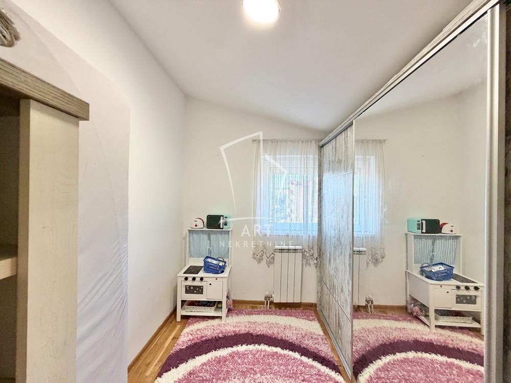 Stan na prodaju u Beogradu, Mirijevo, dvoiposoban, 49m2, cena 138900 evra