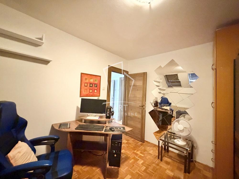 Stan na prodaju u Beogradu, Novi Beograd blok 70 (Kineski TC), trosoban, 74m2, cena 320000 evra