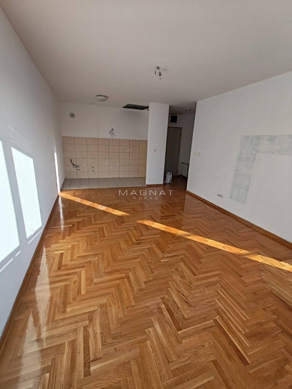 Stan na prodaju u Beogradu, Voždovac, cetvorosoban, 92m2, cena 184900 evra