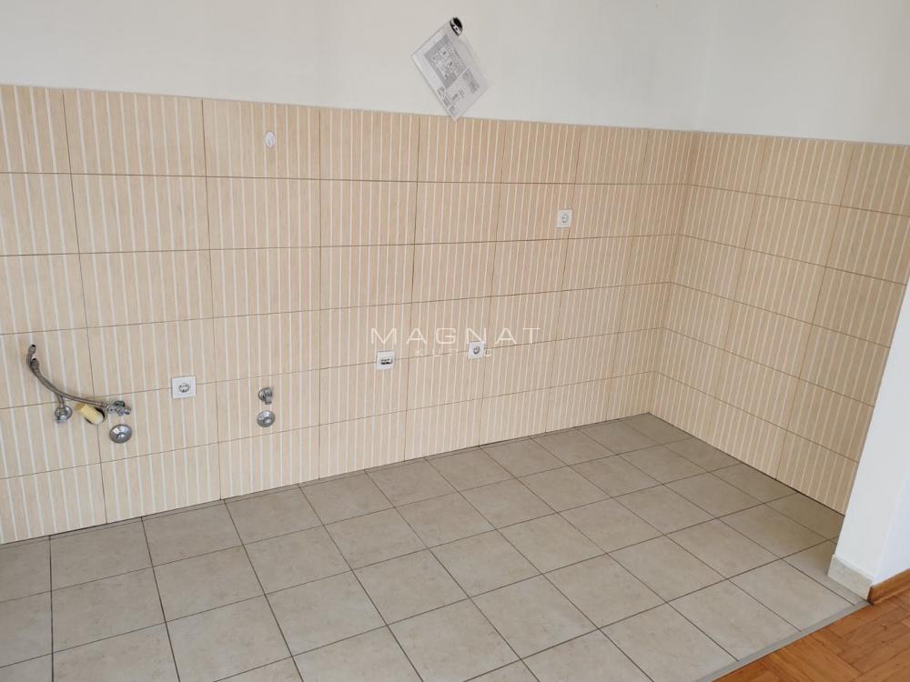 Stan na prodaju u Beogradu, Voždovac, cetvorosoban, 92m2, cena 184900 evra