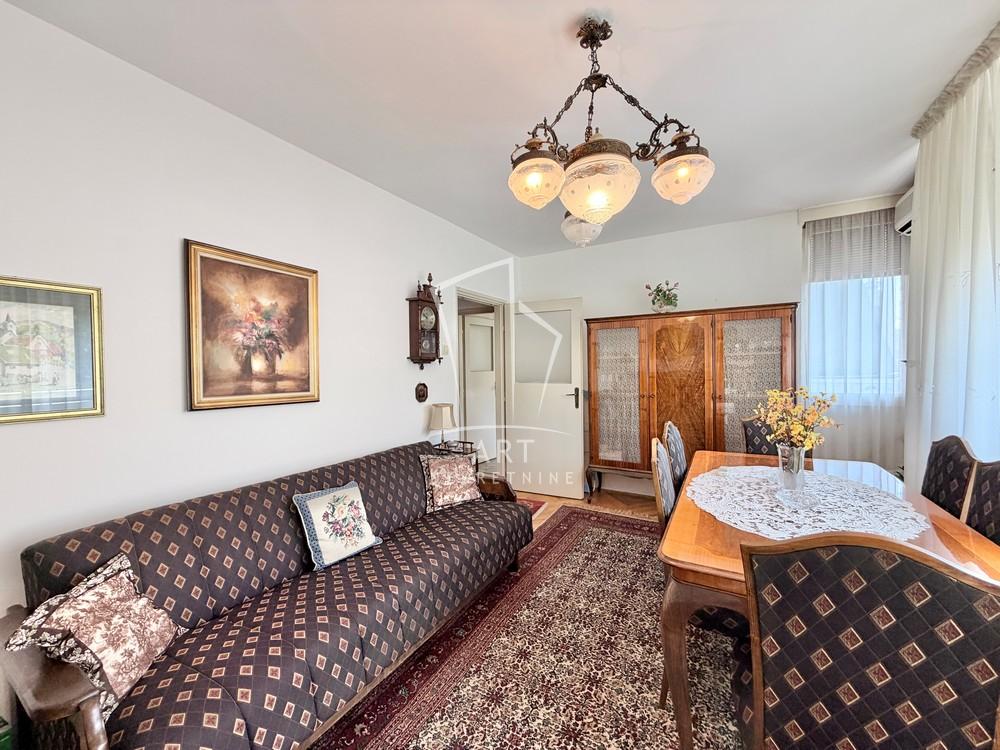 Stan na prodaju u Beogradu, Karaburma, trosoban, 72m2, cena 190000 evra