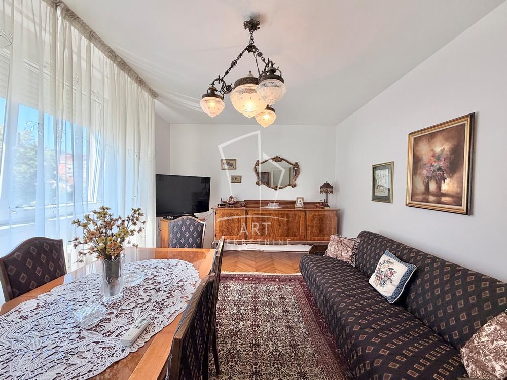 Stan na prodaju u Beogradu, Karaburma, trosoban, 72m2, cena 190000 evra
