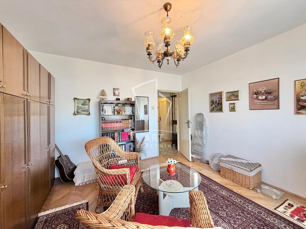 Stan na prodaju u Beogradu, Karaburma, trosoban, 72m2, cena 190000 evra