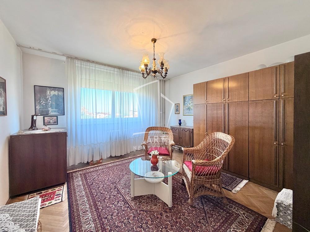 Stan na prodaju u Beogradu, Karaburma, trosoban, 72m2, cena 190000 evra