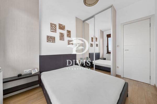 Stan na prodaju u Beogradu, Crveni Krst, trosoban, 77m2, cena 325000 evra