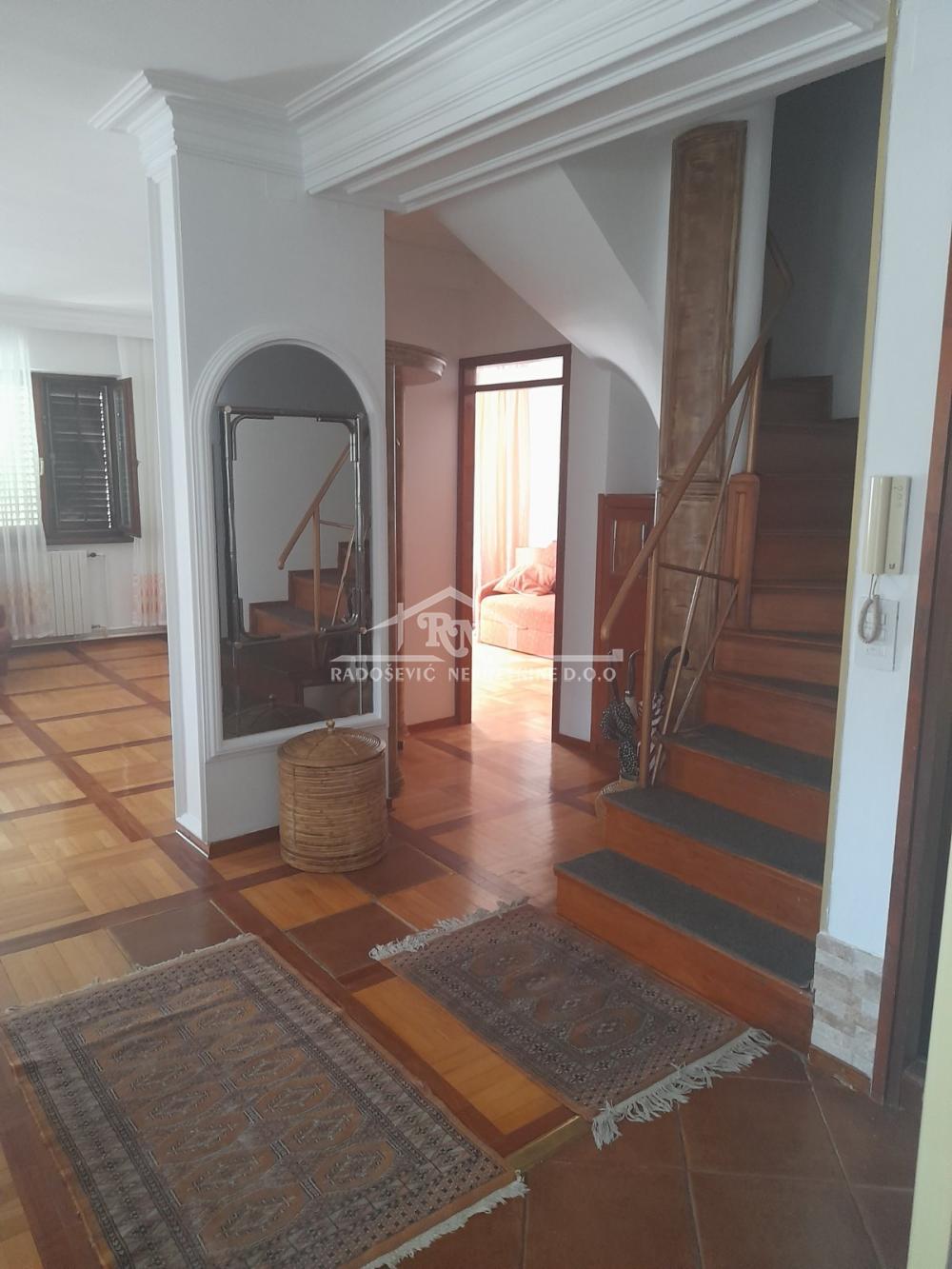 Stan na prodaju u Beogradu, Banovo brdo, 150m2, cena 529000 evra