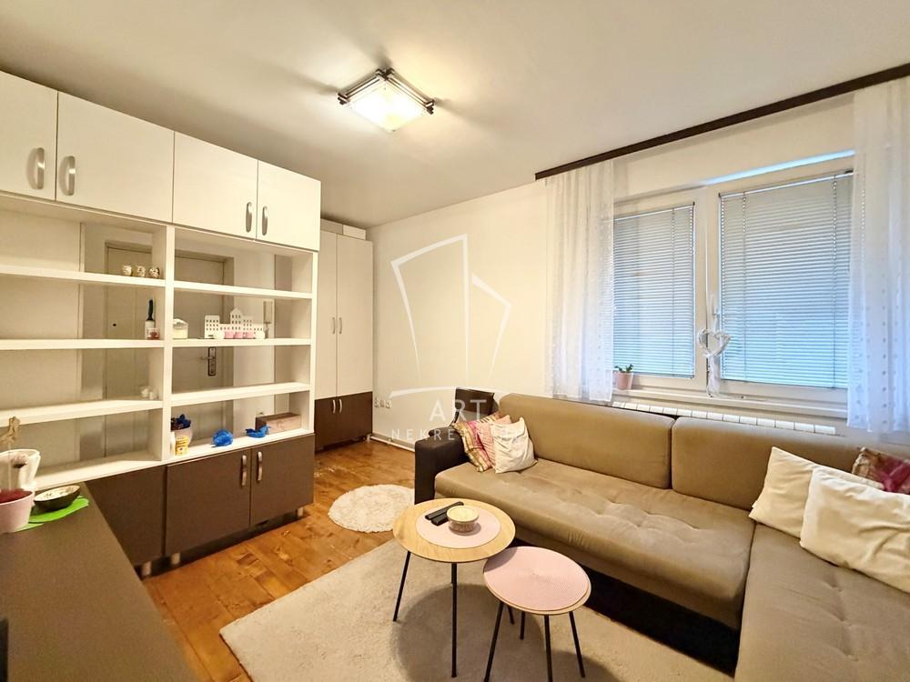 Stan na prodaju u Beogradu, Stari grad, trosoban, 80m2, cena 450000 evra