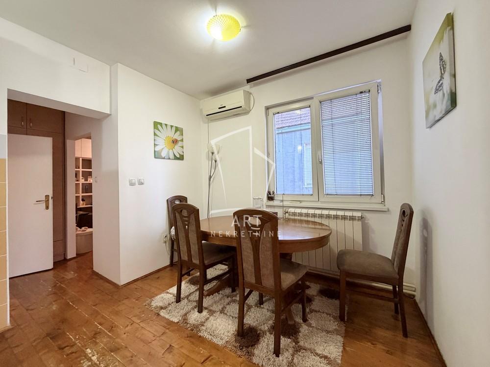 Stan na prodaju u Beogradu, Stari grad, trosoban, 80m2, cena 450000 evra