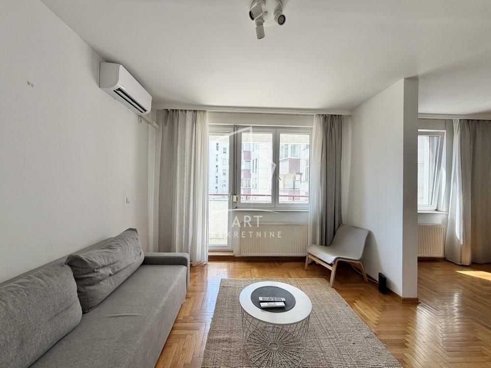 Stan na prodaju u Beogradu, Novi Beograd blok 22, dvosoban, 64m2, cena 292800 evra