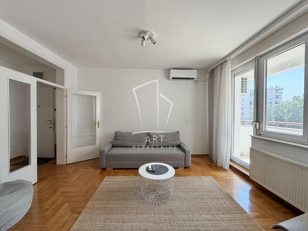 Stan na prodaju u Beogradu, Novi Beograd blok 22, dvosoban, 64m2, cena 292800 evra