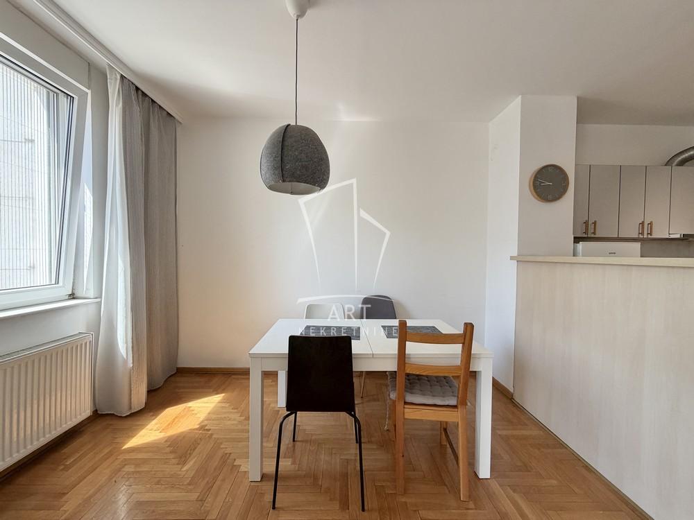 Stan na prodaju u Beogradu, Novi Beograd blok 22, dvosoban, 64m2, cena 292800 evra