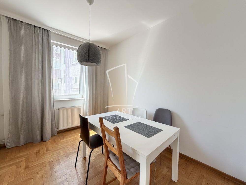 Stan na prodaju u Beogradu, Novi Beograd blok 22, dvosoban, 64m2, cena 292800 evra
