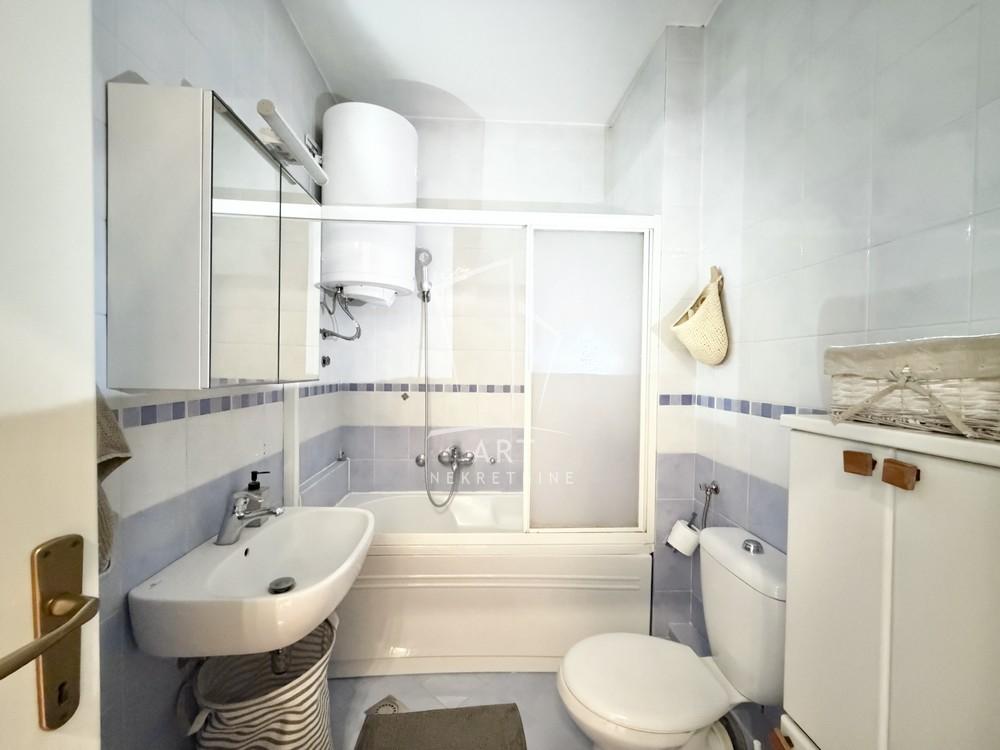 Stan na prodaju u Beogradu, Novi Beograd blok 22, dvosoban, 64m2, cena 292800 evra