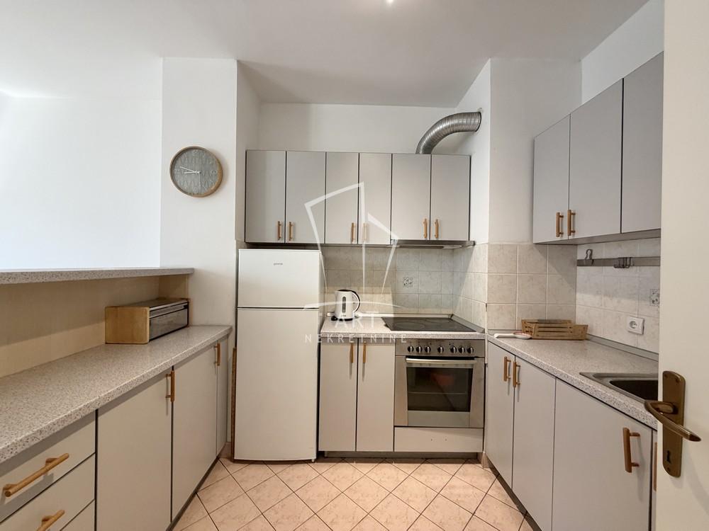 Stan na prodaju u Beogradu, Novi Beograd blok 22, dvosoban, 64m2, cena 292800 evra