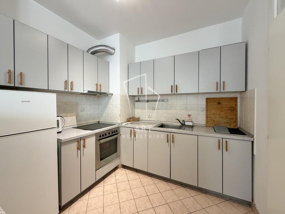 Stan na prodaju u Beogradu, Novi Beograd blok 22, dvosoban, 64m2, cena 292800 evra