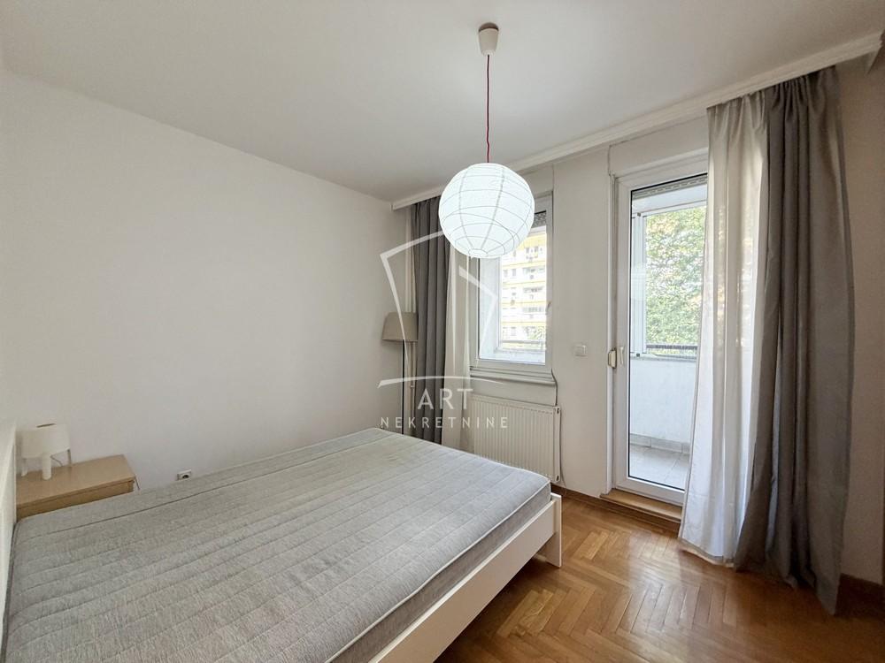 Stan na prodaju u Beogradu, Novi Beograd blok 22, dvosoban, 64m2, cena 292800 evra