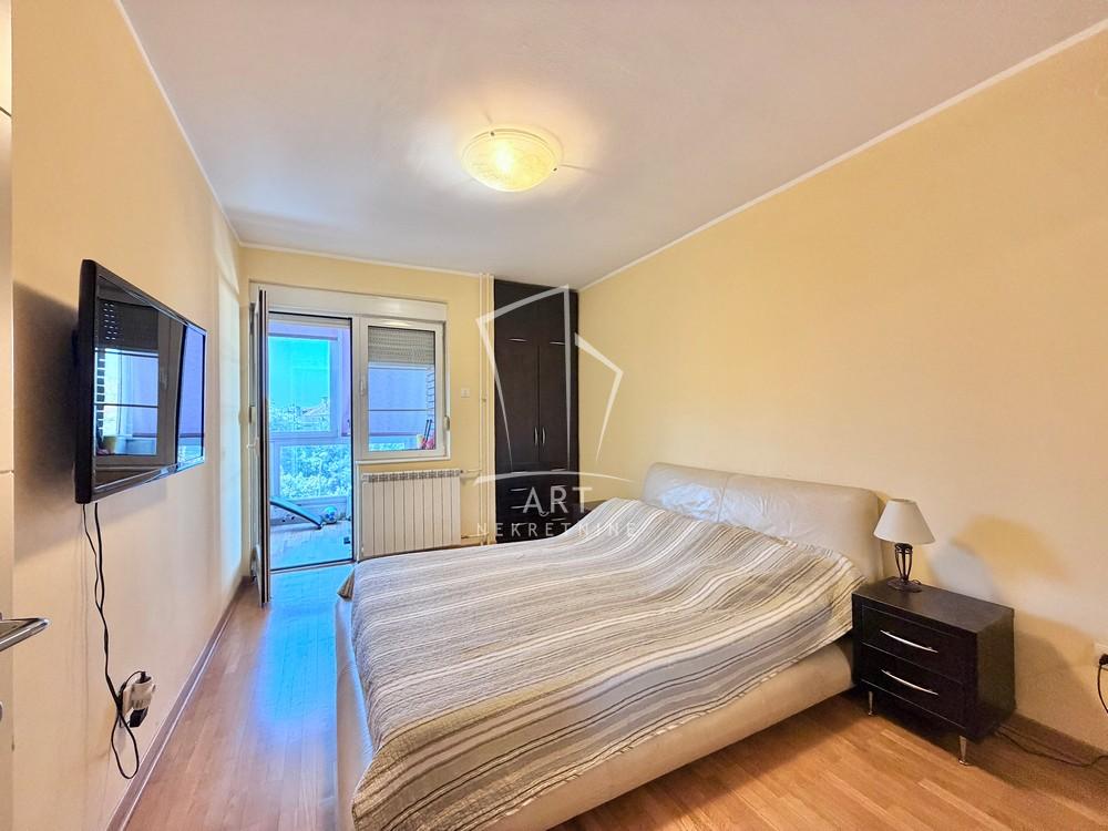 Stan na prodaju u Beogradu, Vračar, troiposoban, 101m2, cena 380000 evra