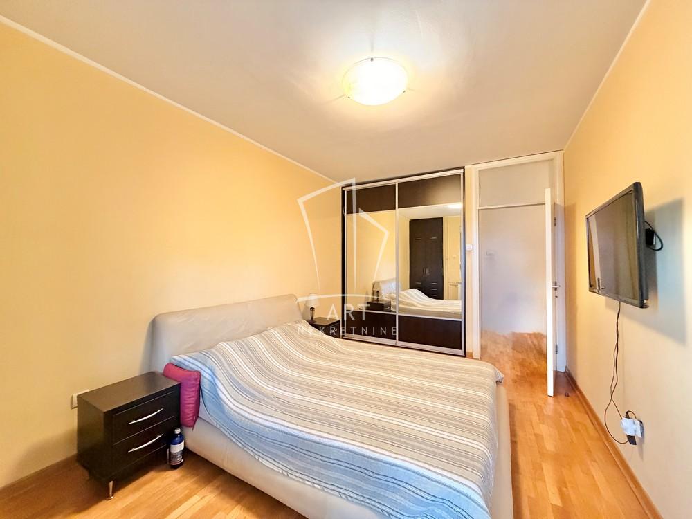 Stan na prodaju u Beogradu, Vračar, troiposoban, 101m2, cena 380000 evra