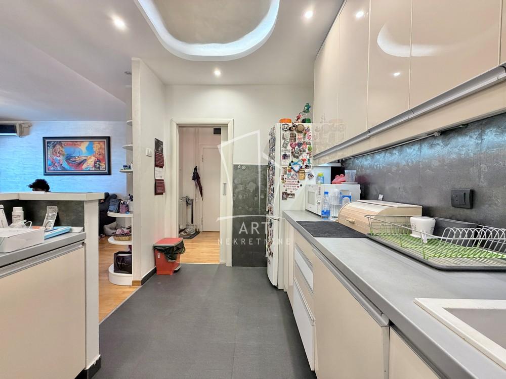 Stan na prodaju u Beogradu, Vračar, troiposoban, 101m2, cena 380000 evra