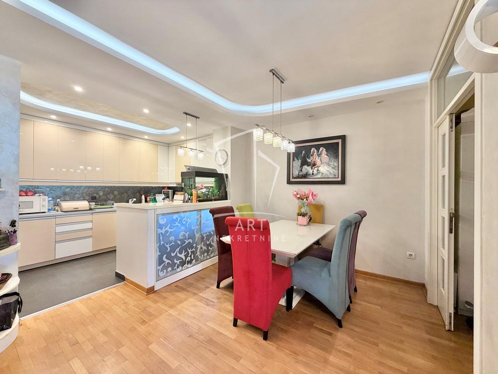 Stan na prodaju u Beogradu, Vračar, troiposoban, 101m2, cena 380000 evra