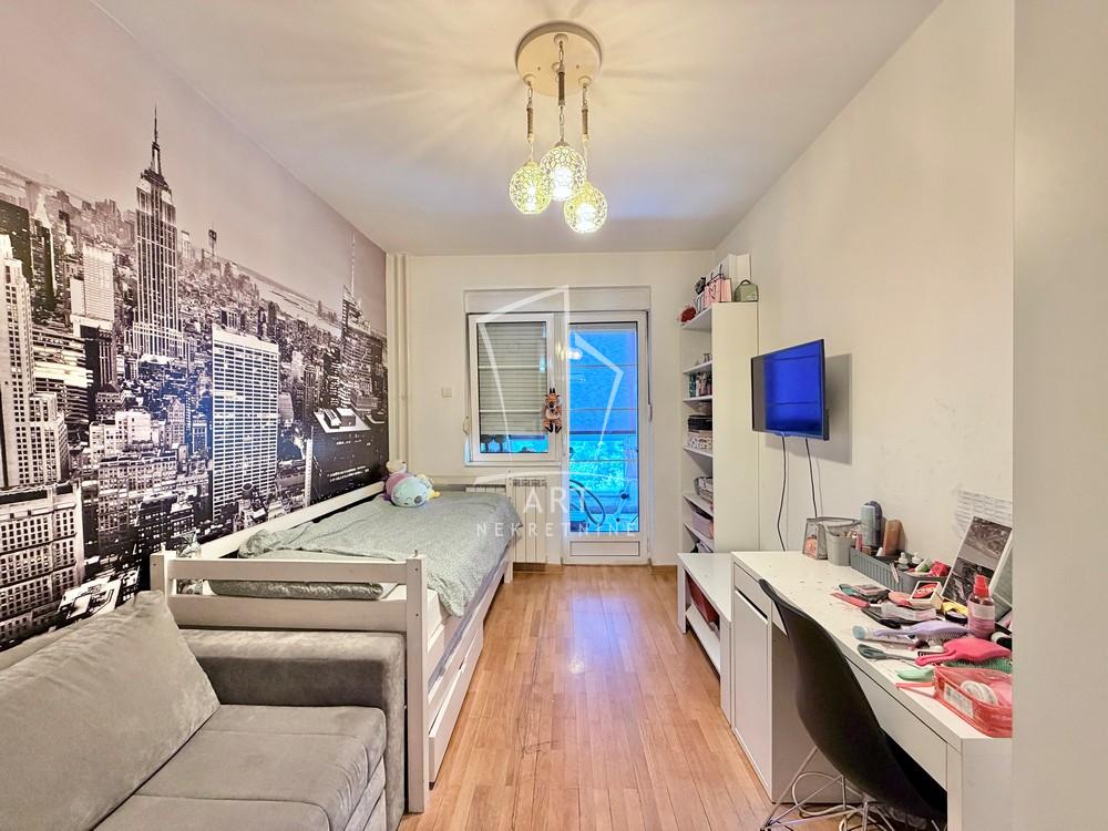 Stan na prodaju u Beogradu, Vračar, troiposoban, 101m2, cena 380000 evra