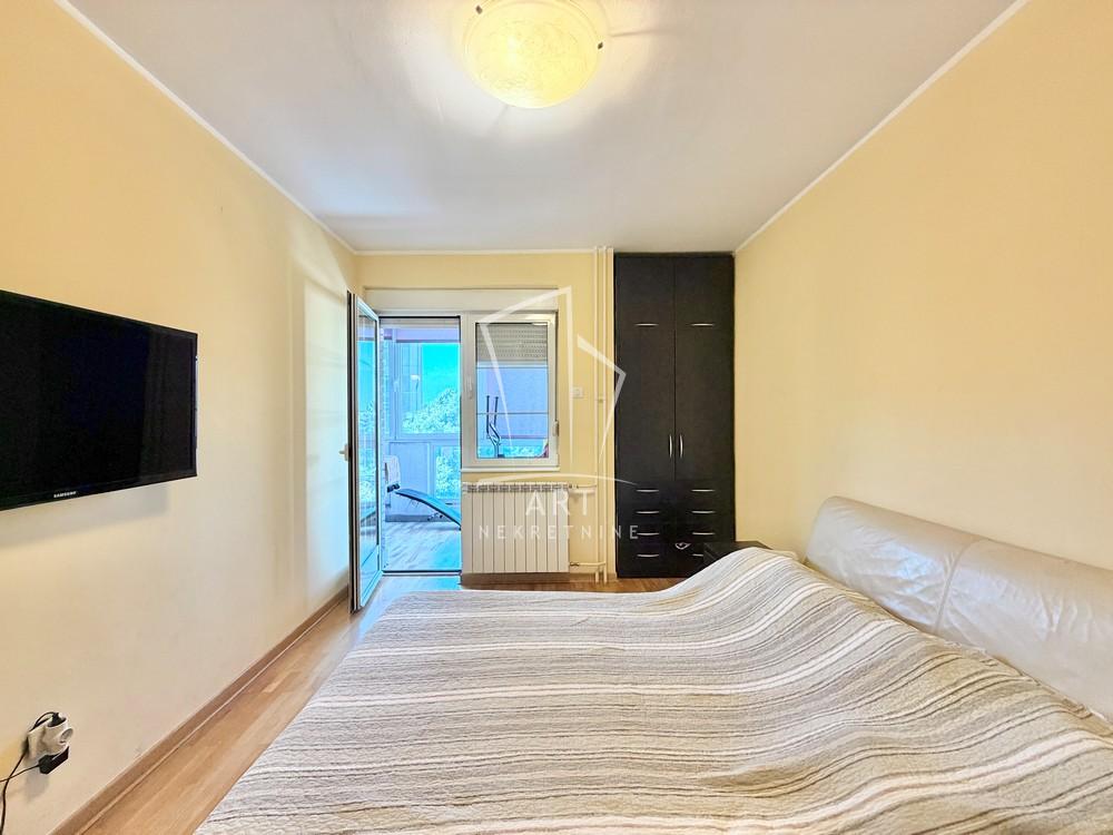 Stan na prodaju u Beogradu, Vračar, troiposoban, 101m2, cena 380000 evra