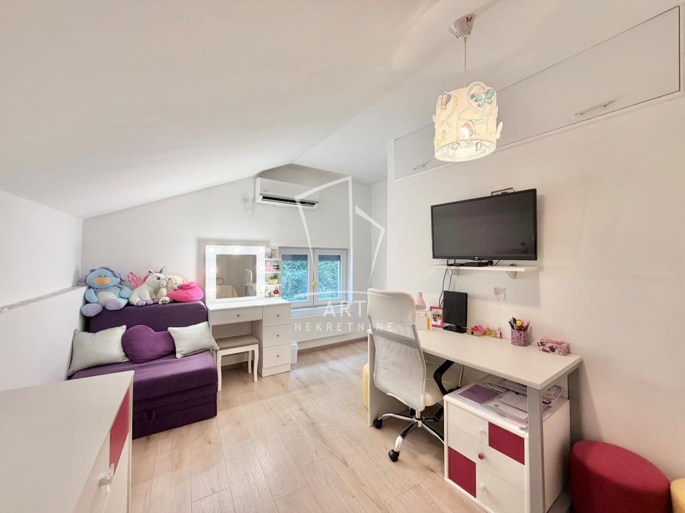 Stan na prodaju u Beogradu, Stari grad, trosoban, 54m2, cena 215000 evra