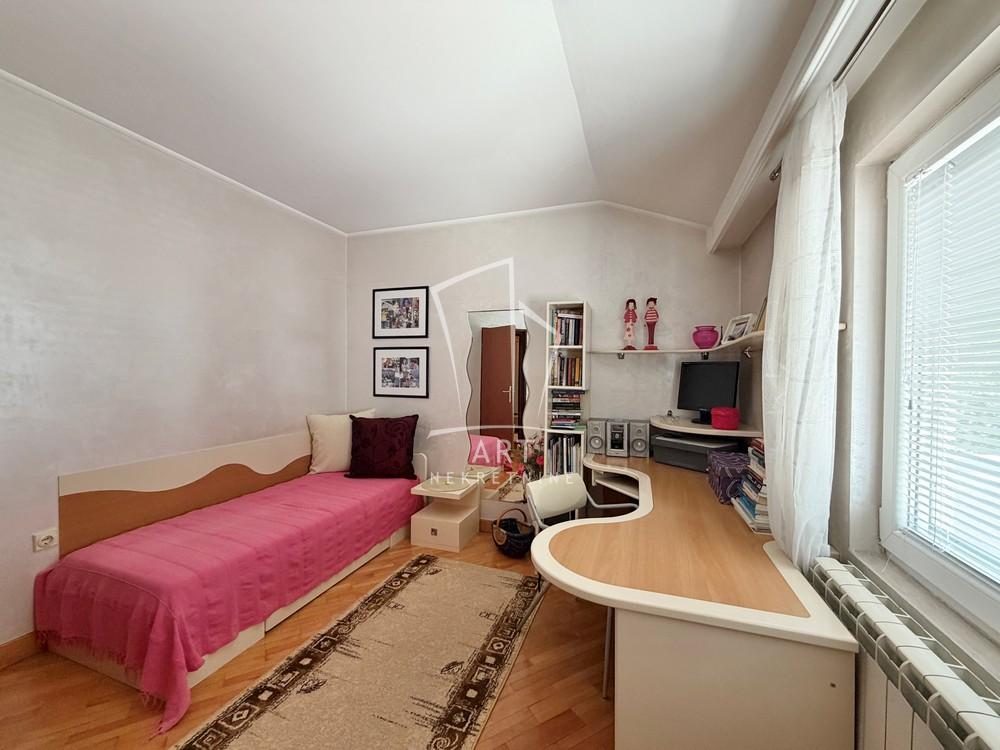 Stan na prodaju u Beogradu, Zemun, 86m2, cena 460000 evra
