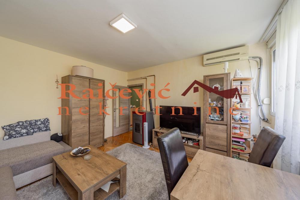 Stan na prodaju u Beogradu, Braće Jerković, trosoban, 69m2, cena 219000 evra