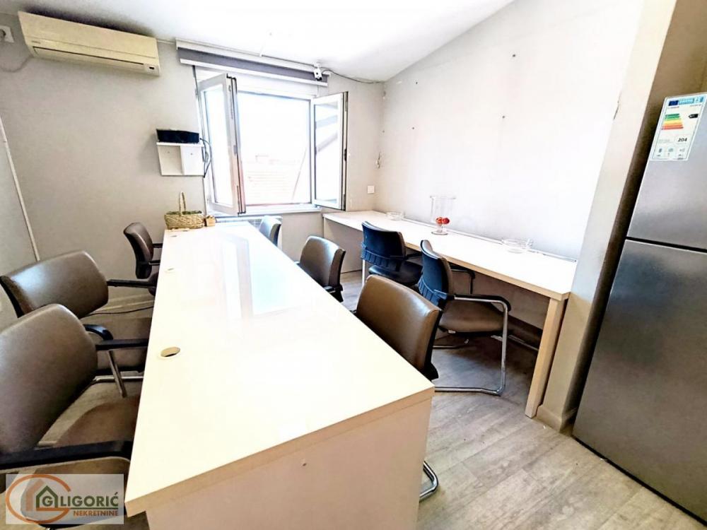 Stan na prodaju u Beogradu, Đeram pijaca, 118m2, cena 349000 evra
