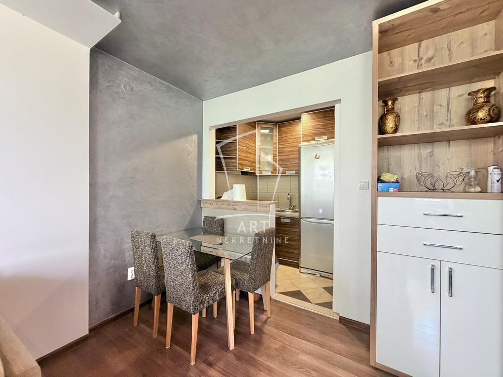 Stan na prodaju u Beogradu, Voždovac, trosoban, 54m2, cena 190000 evra