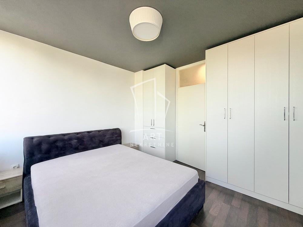 Stan na prodaju u Beogradu, Voždovac, trosoban, 54m2, cena 190000 evra